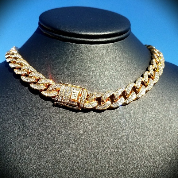 14k Gold Electro Plated 18" Iced Out Cuban Chain - Picture 3 of 6